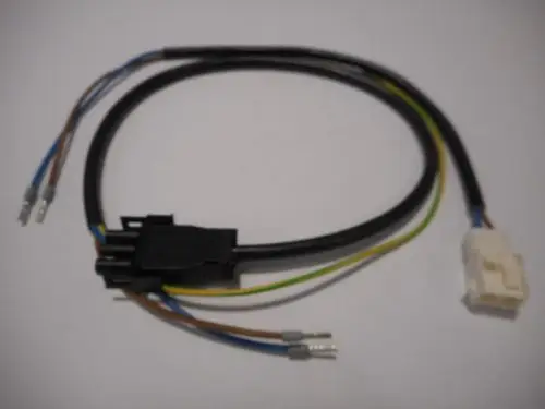 Kabel mit Stecker und mehreren Anschlussdrähten, typisches Zubehör für Motoranwendungen, möglicherweise für Remeha-Produkte verwendet.